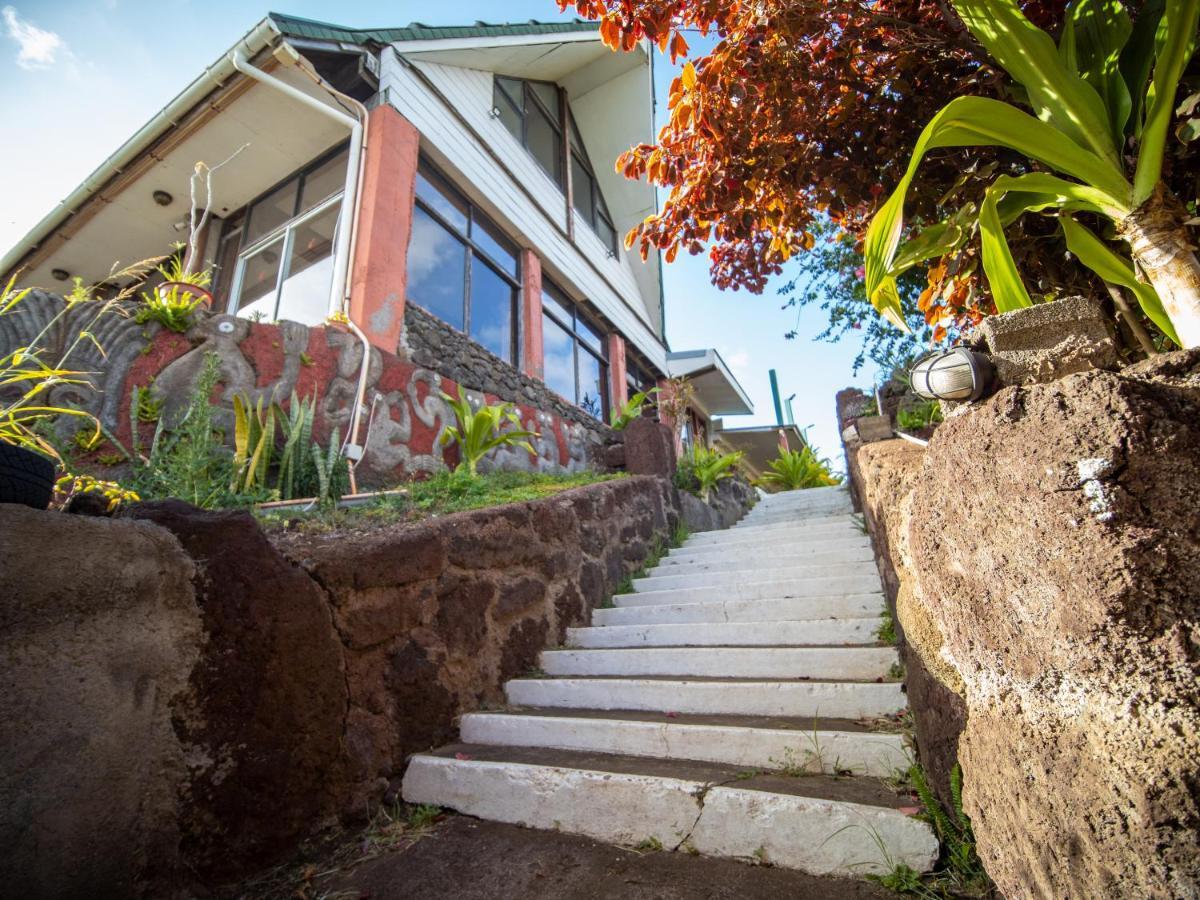 Tupa Hotel Hanga Roa Bagian luar foto