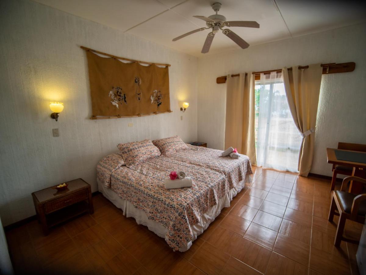 Tupa Hotel Hanga Roa Bagian luar foto