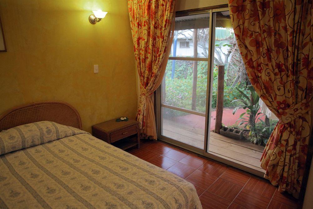 Tupa Hotel Hanga Roa Bagian luar foto