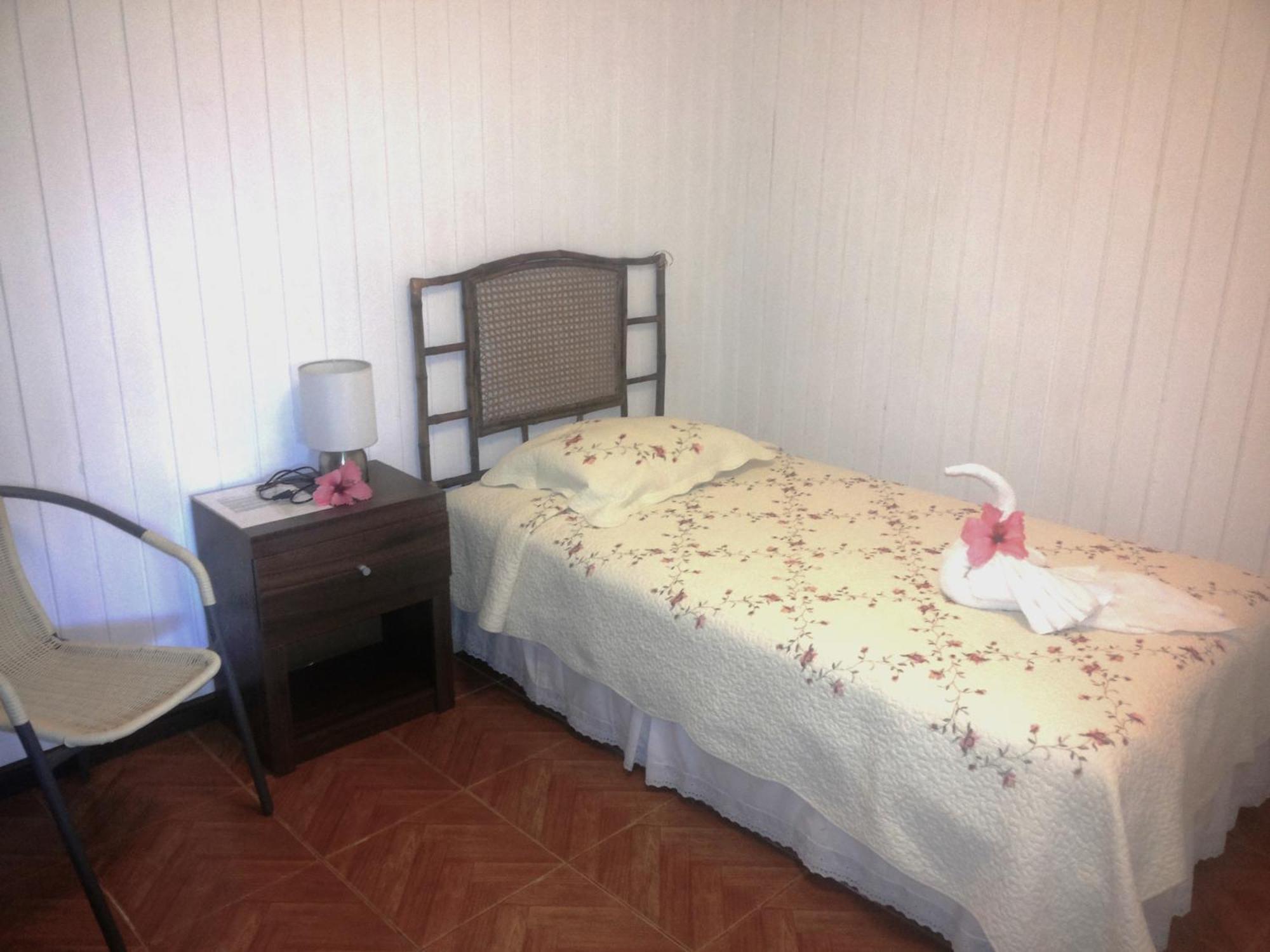 Tupa Hotel Hanga Roa Bagian luar foto