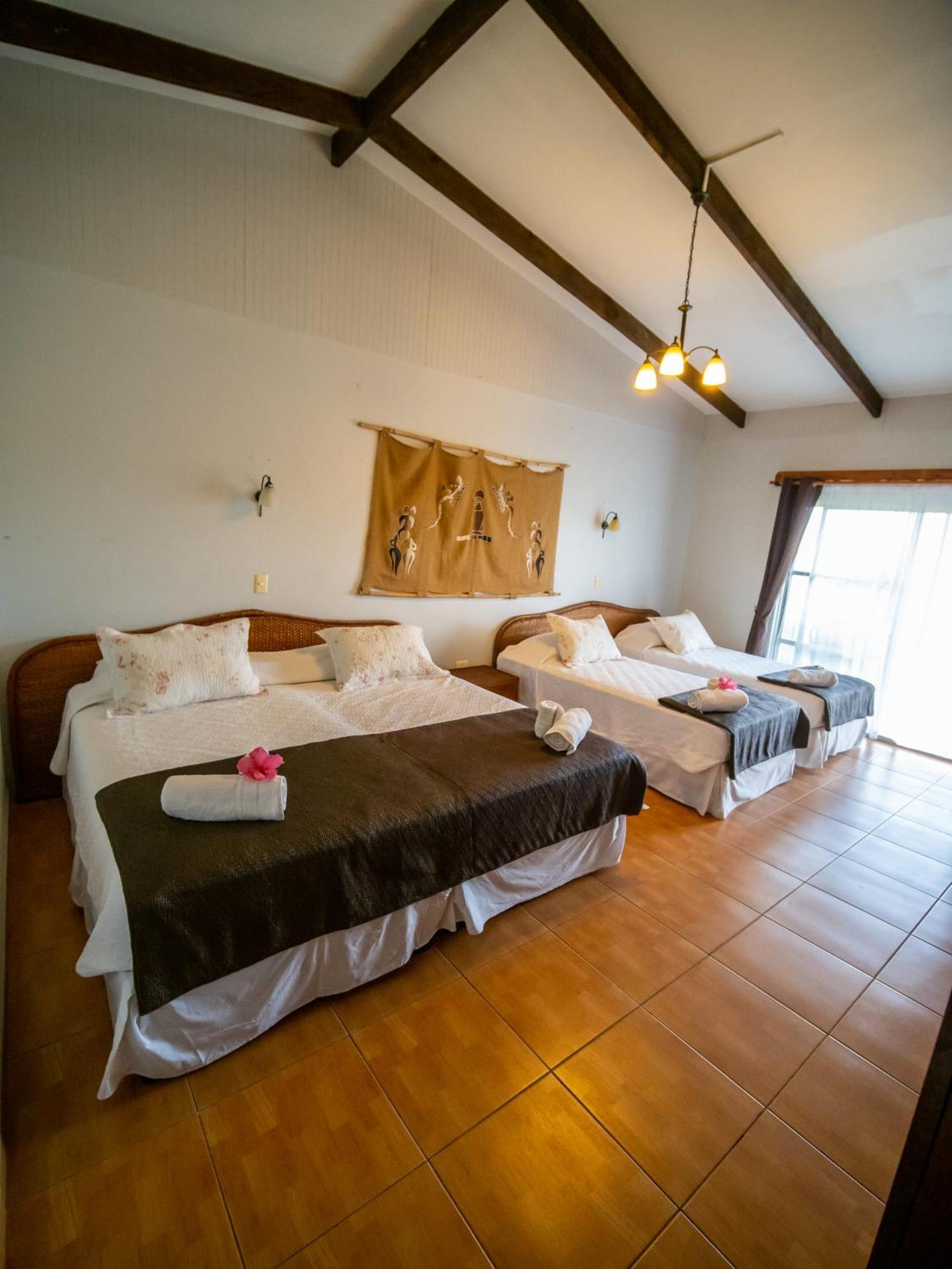 Tupa Hotel Hanga Roa Bagian luar foto