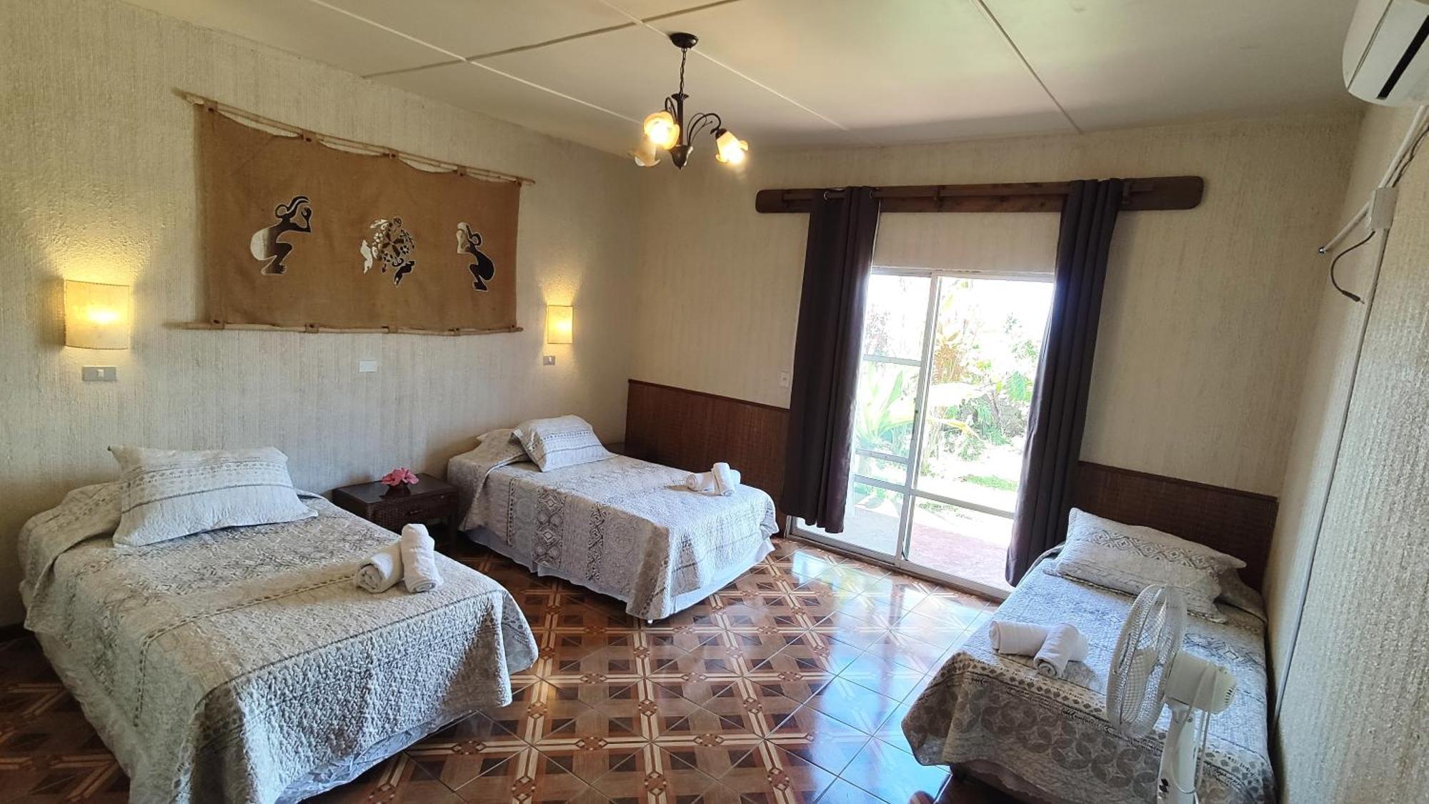 Tupa Hotel Hanga Roa Bagian luar foto