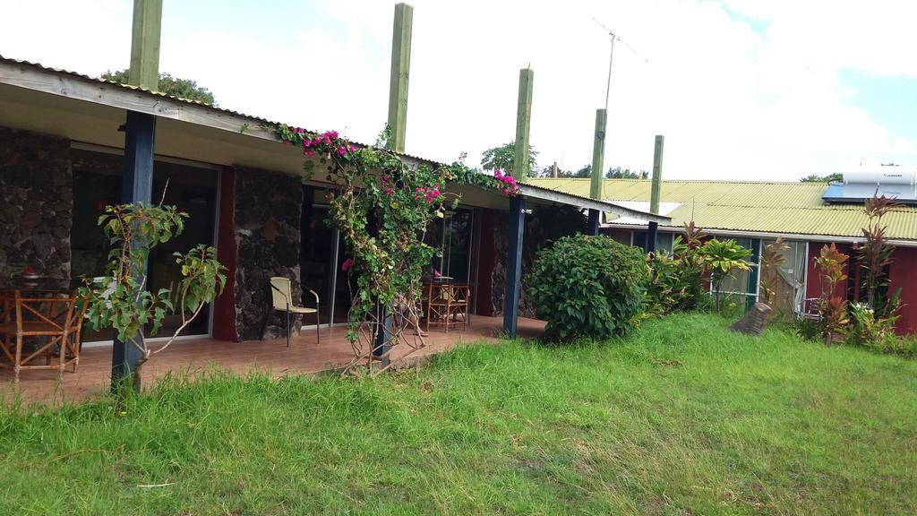 Tupa Hotel Hanga Roa Bagian luar foto