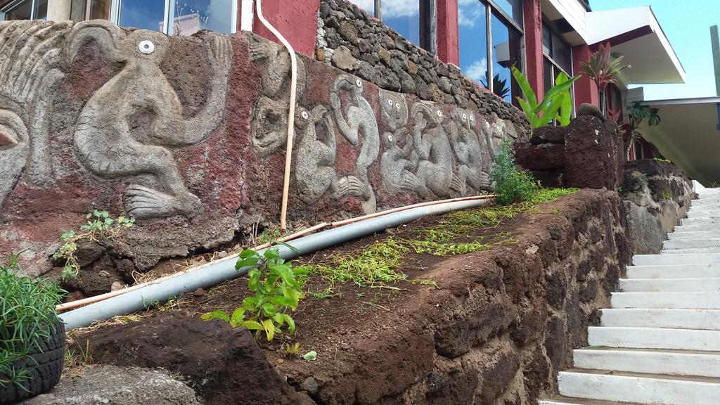 Tupa Hotel Hanga Roa Bagian luar foto