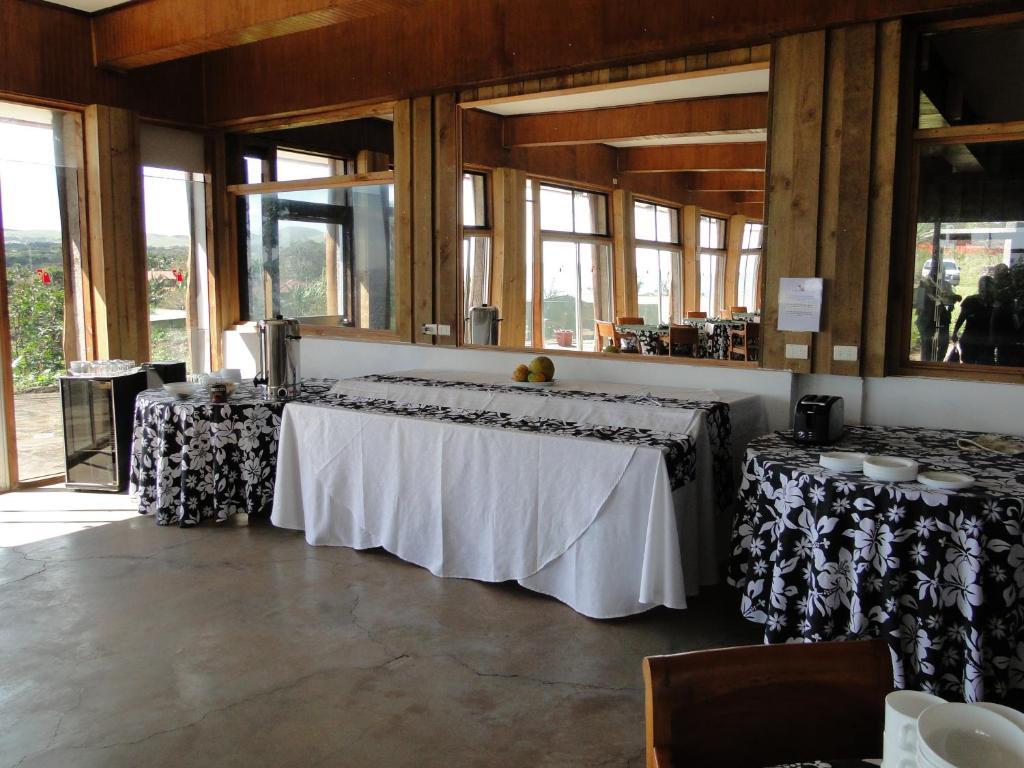 Tupa Hotel Hanga Roa Bagian luar foto
