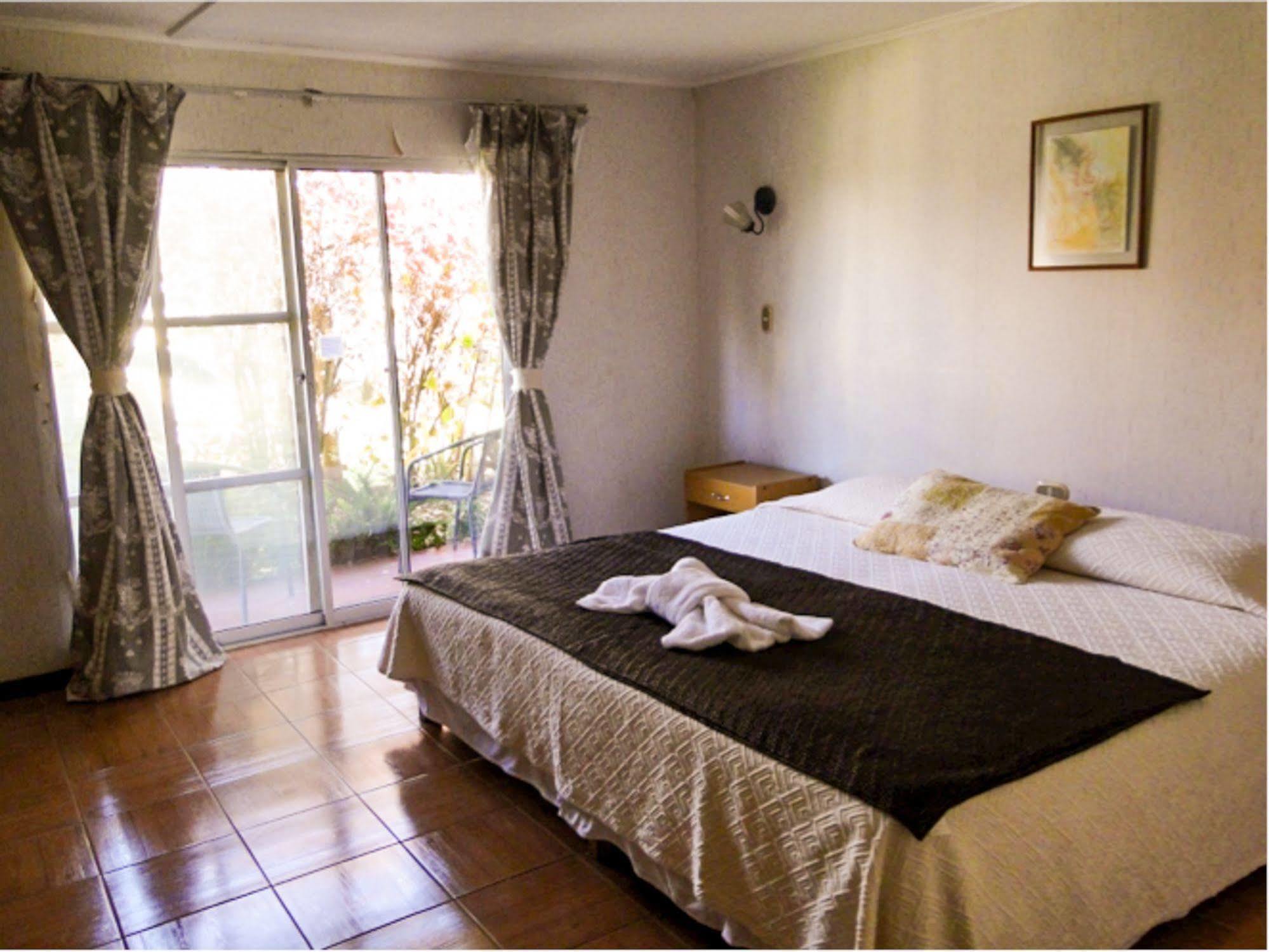 Tupa Hotel Hanga Roa Bagian luar foto