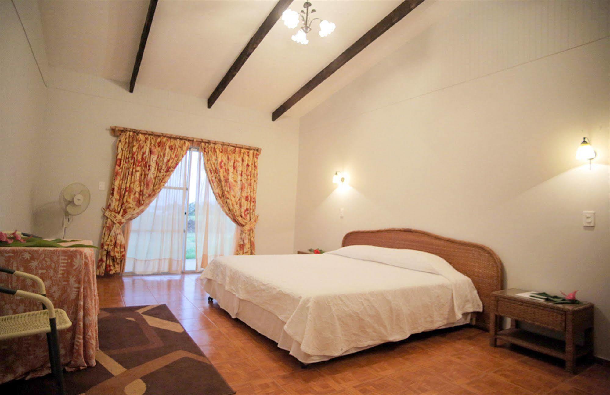 Tupa Hotel Hanga Roa Bagian luar foto
