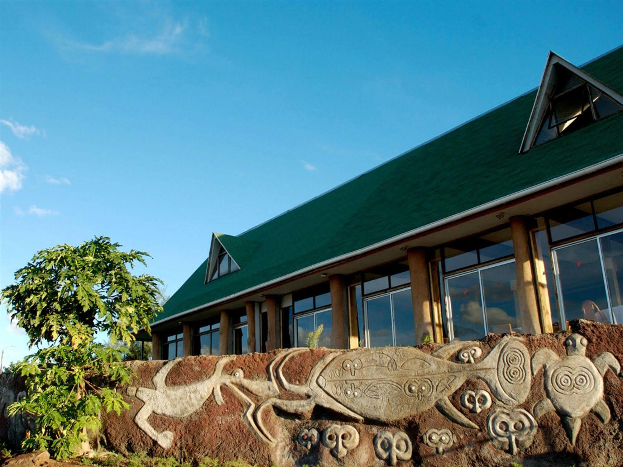Tupa Hotel Hanga Roa Bagian luar foto