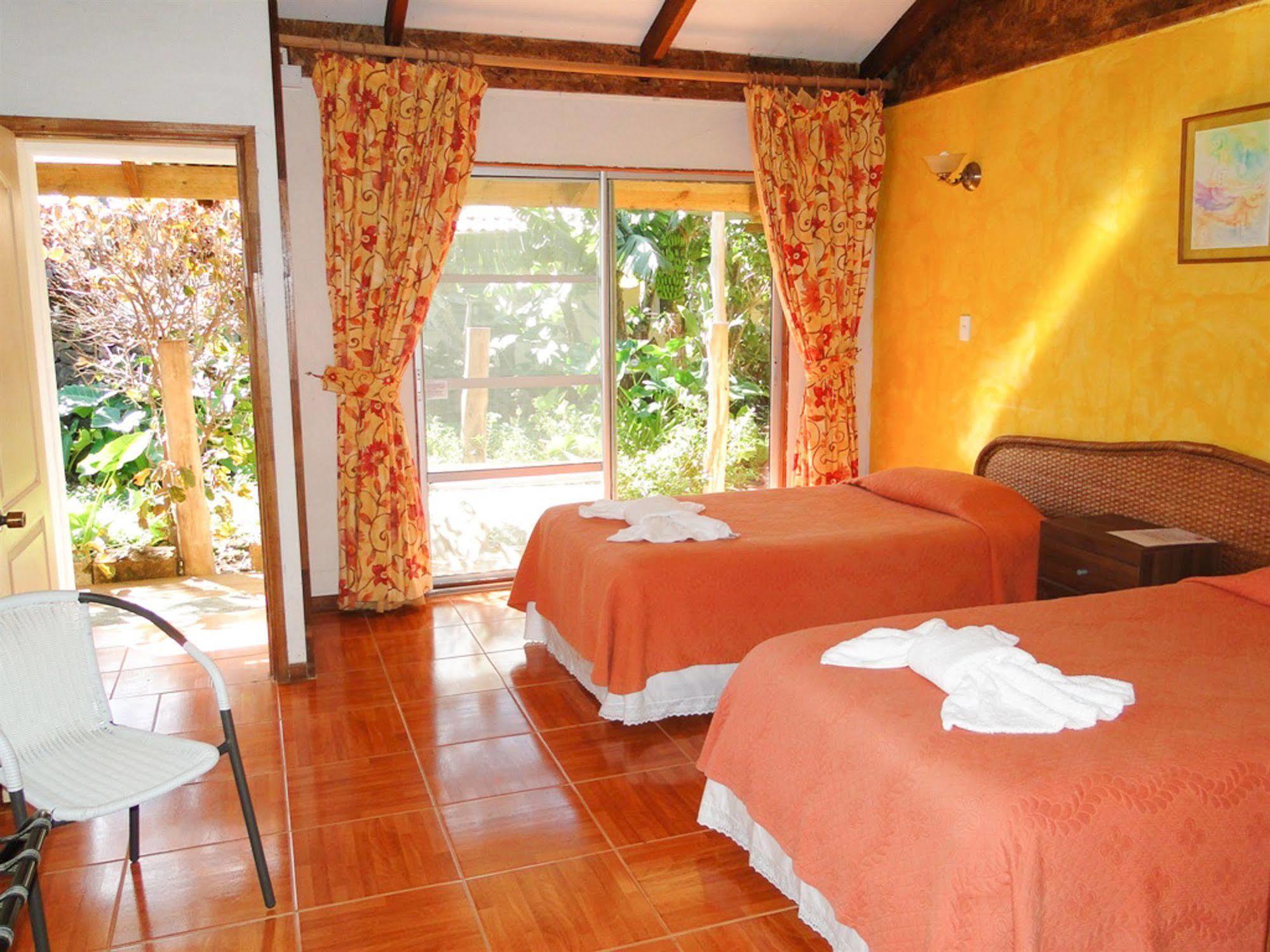 Tupa Hotel Hanga Roa Bagian luar foto