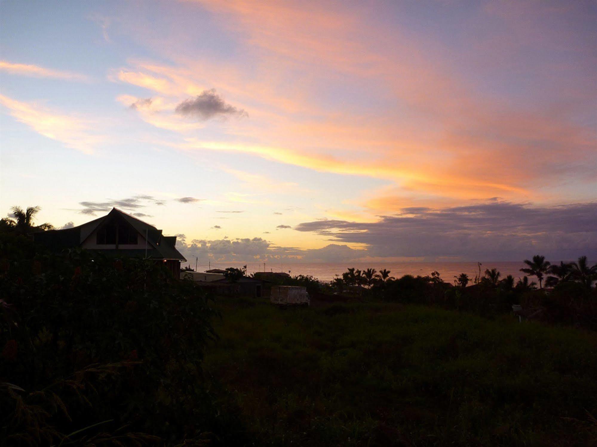Tupa Hotel Hanga Roa Bagian luar foto